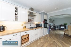 Kitchen/Breakfast Room- click for photo gallery